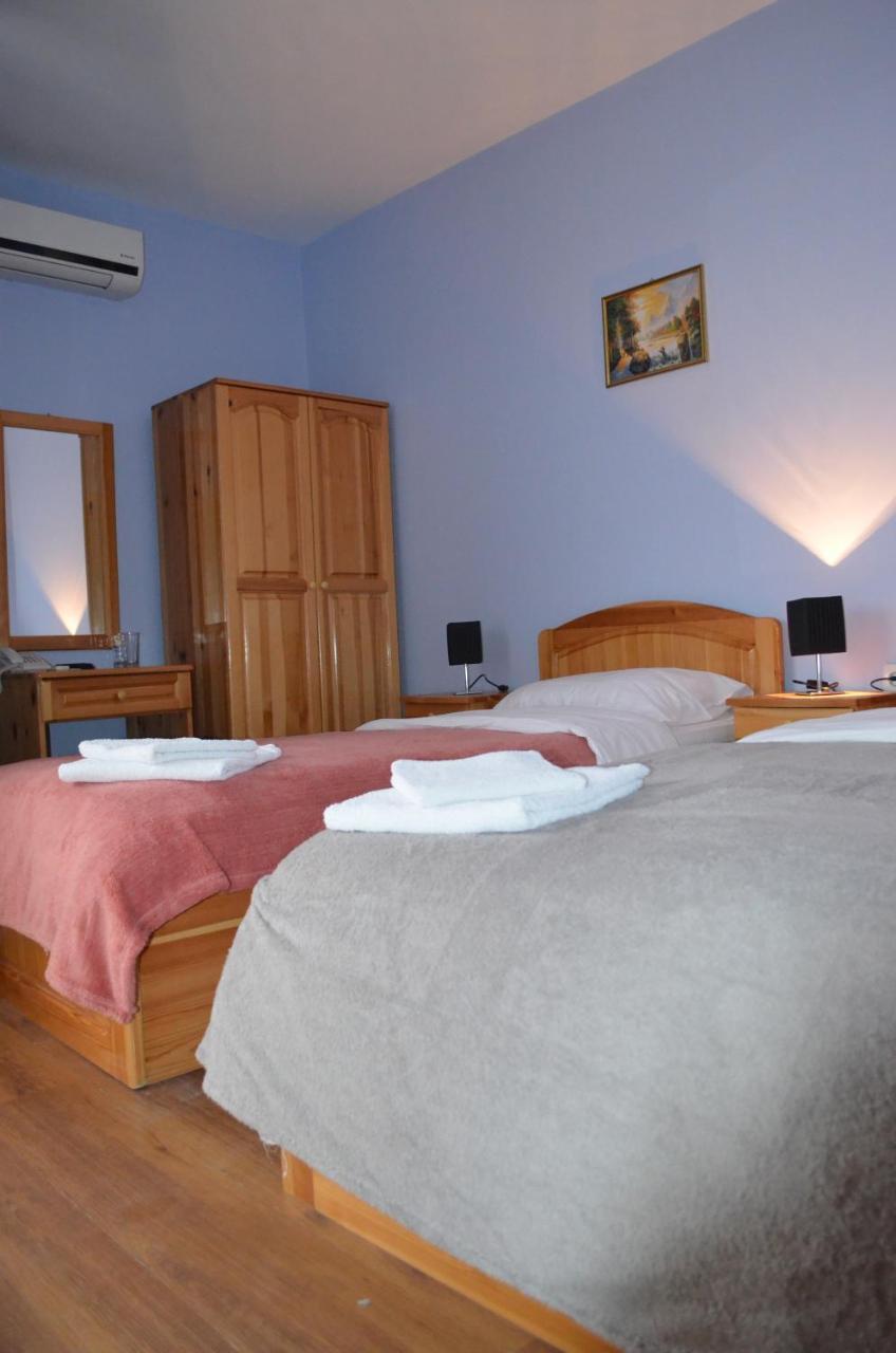 Hotel Kramus روس المظهر الخارجي الصورة