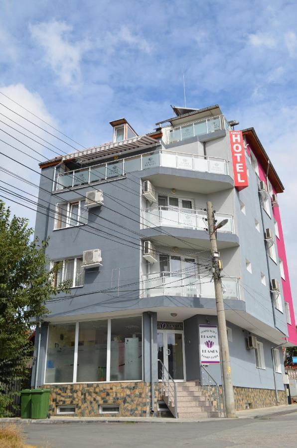 Hotel Kramus روس المظهر الخارجي الصورة
